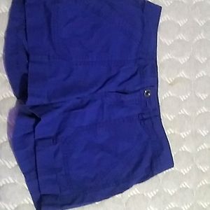 Dark blue khaki shorts with 2 functional pockets